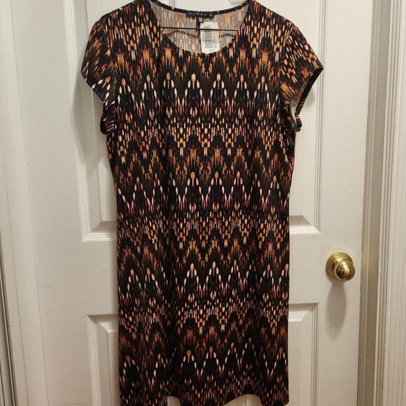 Women's Shift Dress - Picture 3 of 3